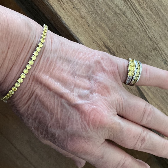 Yellow CZ’s 4 Pieces - Picture 7 of 17